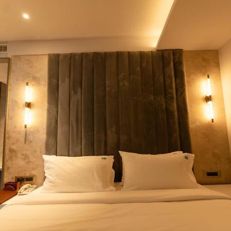 Hotel Ocean Blue Visakhapatnam Bagian luar foto